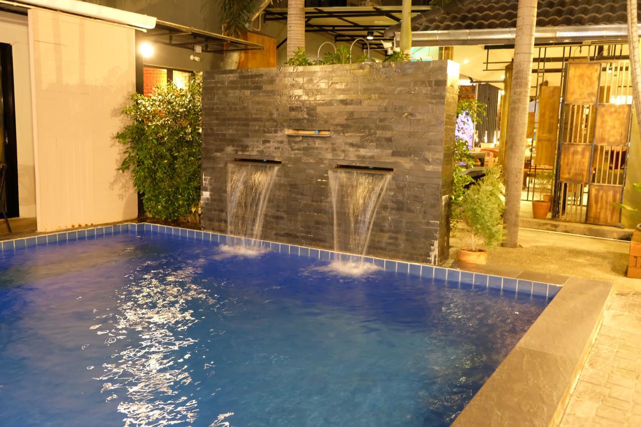 Royal Nine Hotel Kanchanaburi Exterior foto