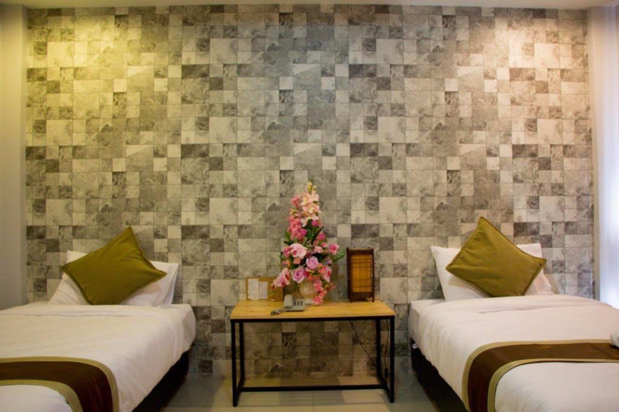 Royal Nine Hotel Kanchanaburi Exterior foto